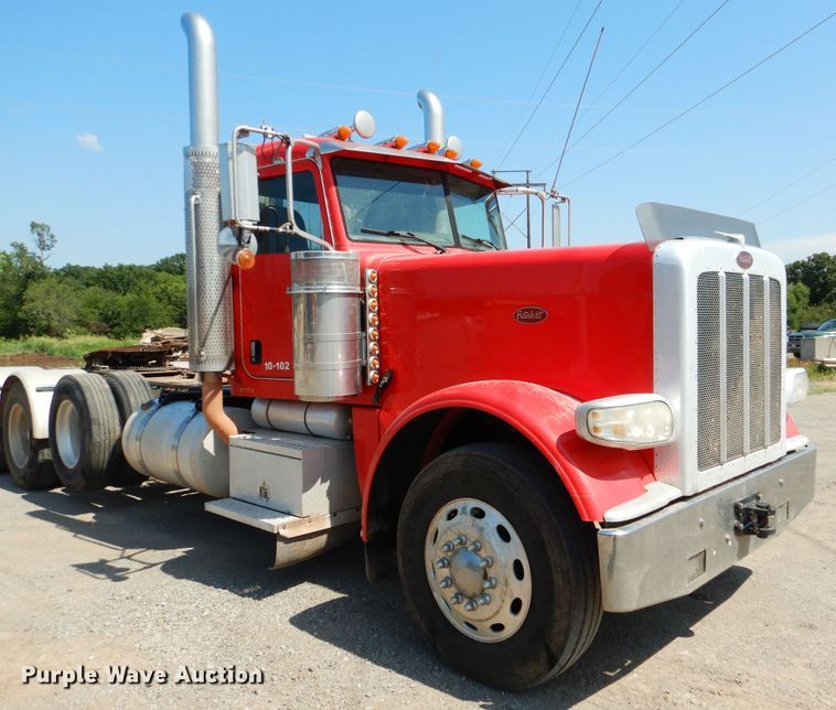image for item DE4016 2008 Peterbilt 389 semi truck