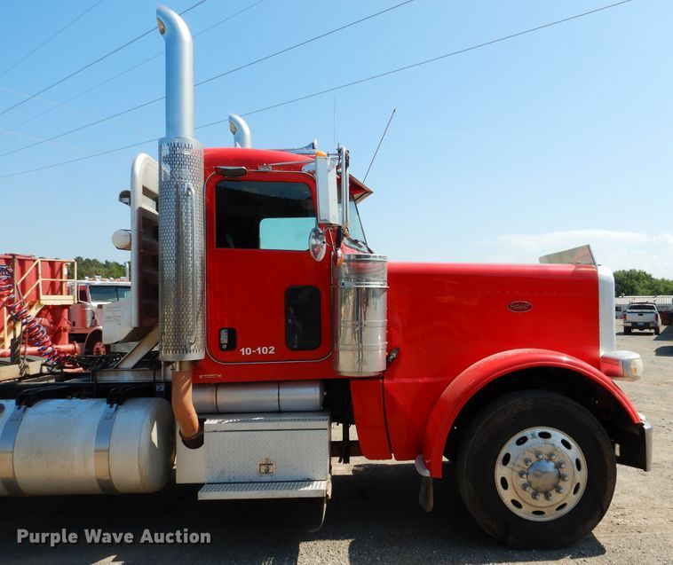 image for item DE4016 2008 Peterbilt 389 semi truck