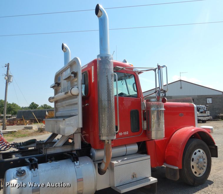 image for item DE4016 2008 Peterbilt 389 semi truck
