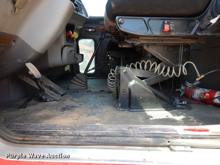 image for item DE4016 2008 Peterbilt 389 semi truck