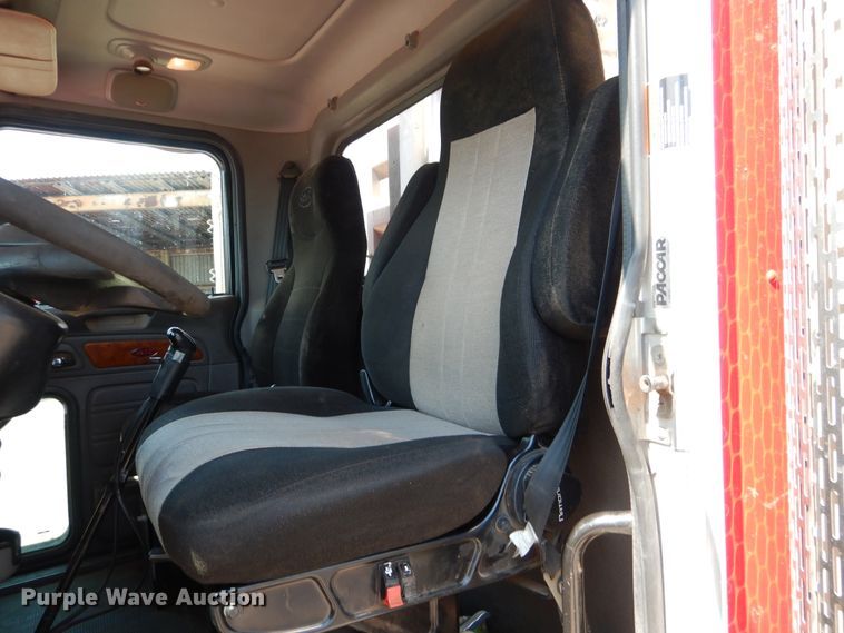 image for item DE4016 2008 Peterbilt 389 semi truck