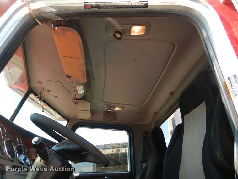 image for item DE4016 2008 Peterbilt 389 semi truck