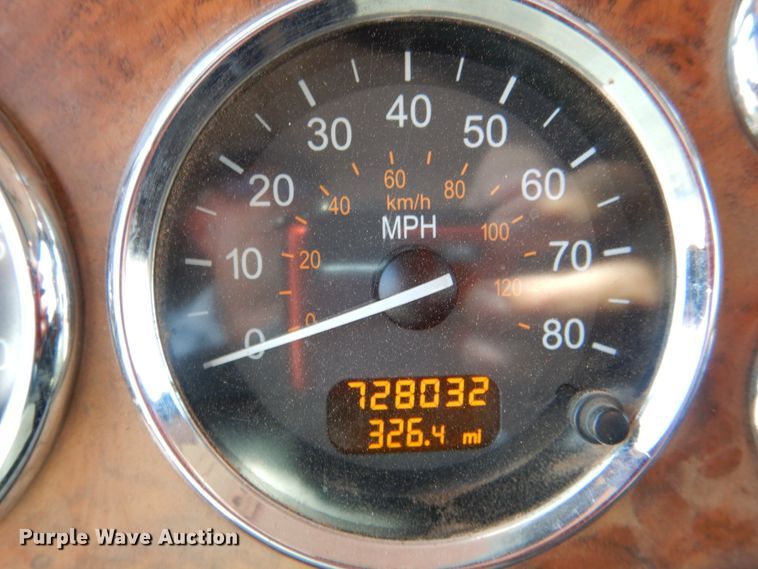 image for item DE4016 2008 Peterbilt 389 semi truck