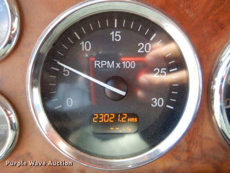 image for item DE4016 2008 Peterbilt 389 semi truck