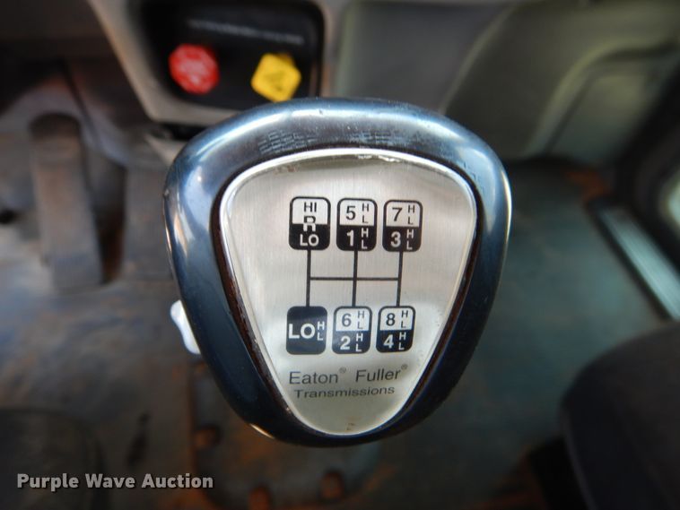 image for item DE4016 2008 Peterbilt 389 semi truck