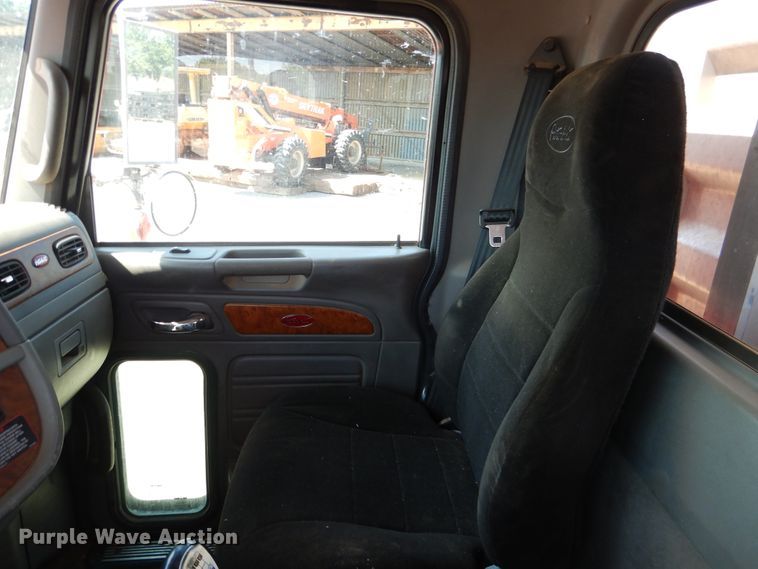 image for item DE4016 2008 Peterbilt 389 semi truck