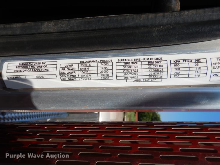 image for item DE4016 2008 Peterbilt 389 semi truck