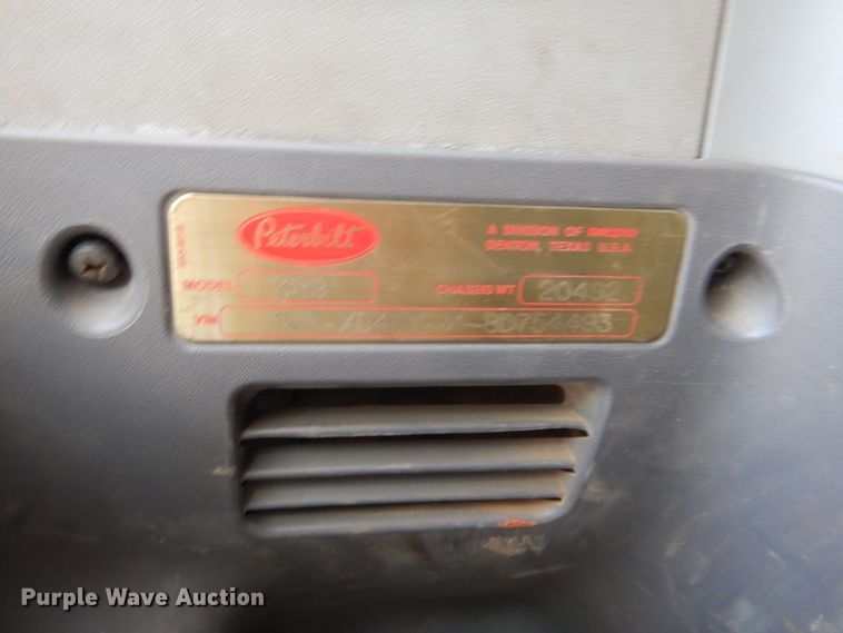 image for item DE4016 2008 Peterbilt 389 semi truck