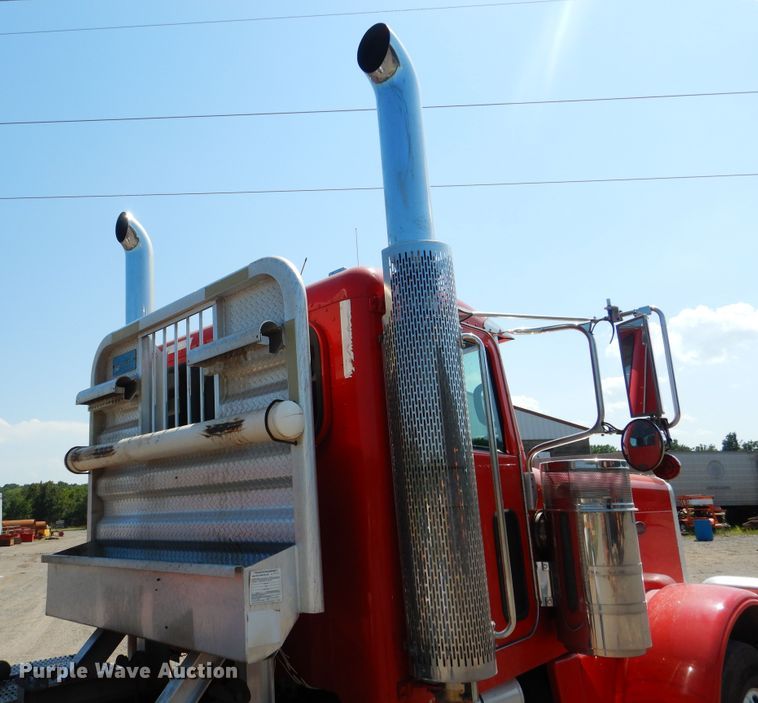 image for item DE4016 2008 Peterbilt 389 semi truck
