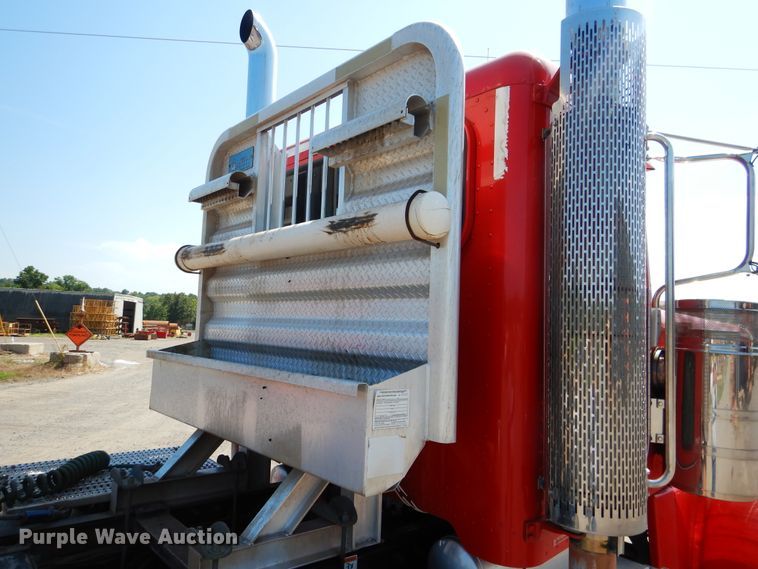image for item DE4016 2008 Peterbilt 389 semi truck