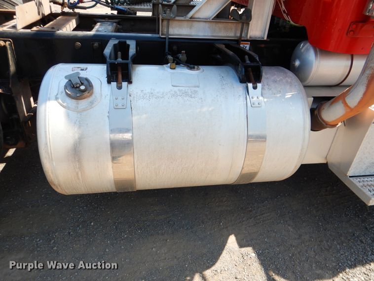 image for item DE4016 2008 Peterbilt 389 semi truck