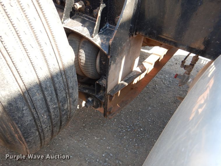 image for item DE4016 2008 Peterbilt 389 semi truck