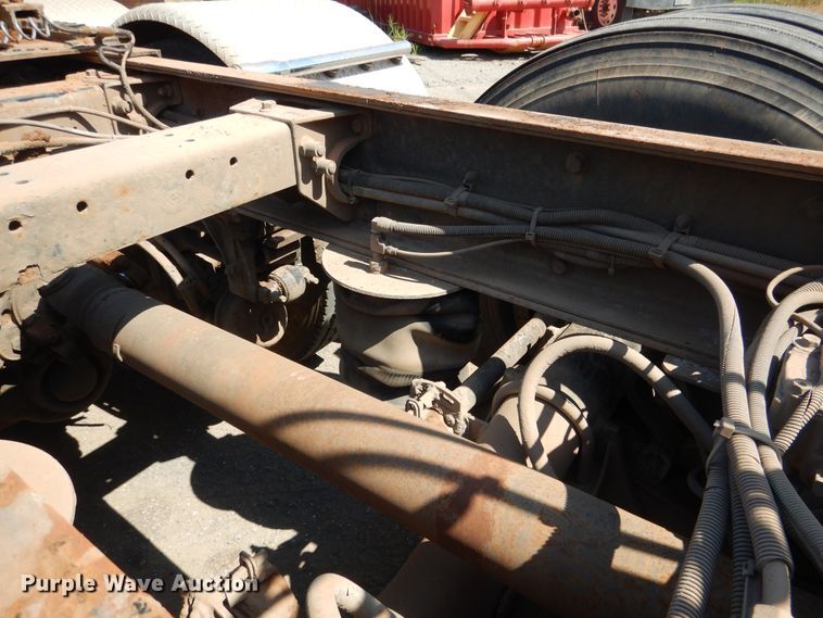 image for item DE4016 2008 Peterbilt 389 semi truck