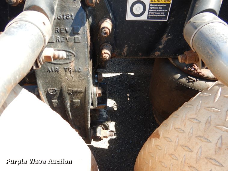 image for item DE4016 2008 Peterbilt 389 semi truck