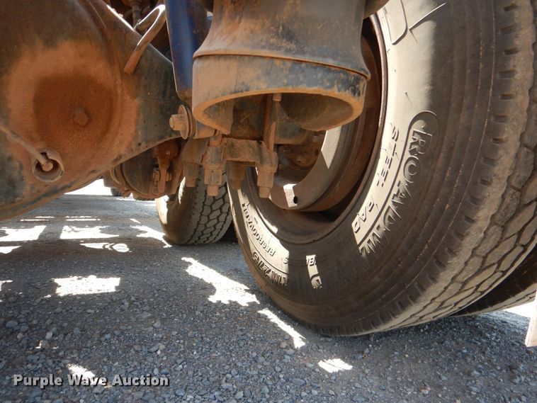 image for item DE4016 2008 Peterbilt 389 semi truck