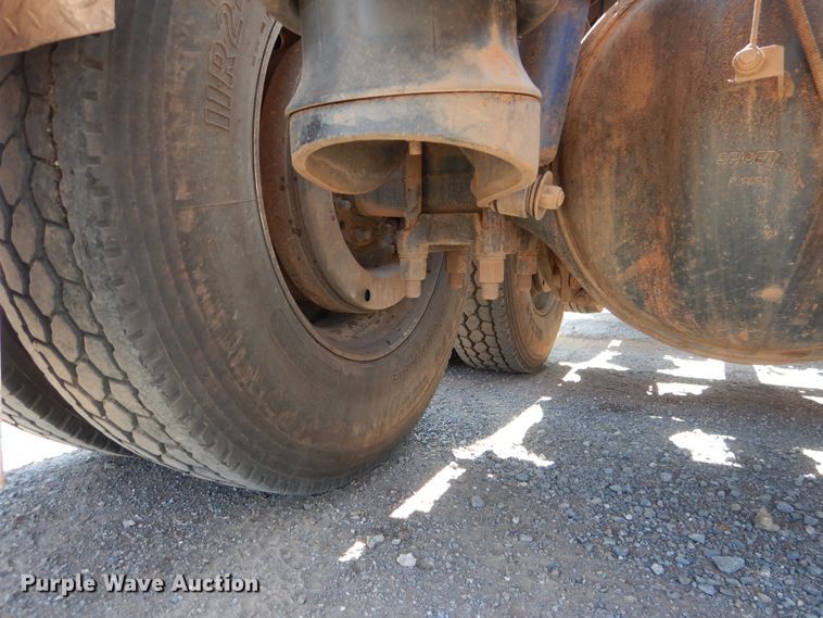 image for item DE4016 2008 Peterbilt 389 semi truck