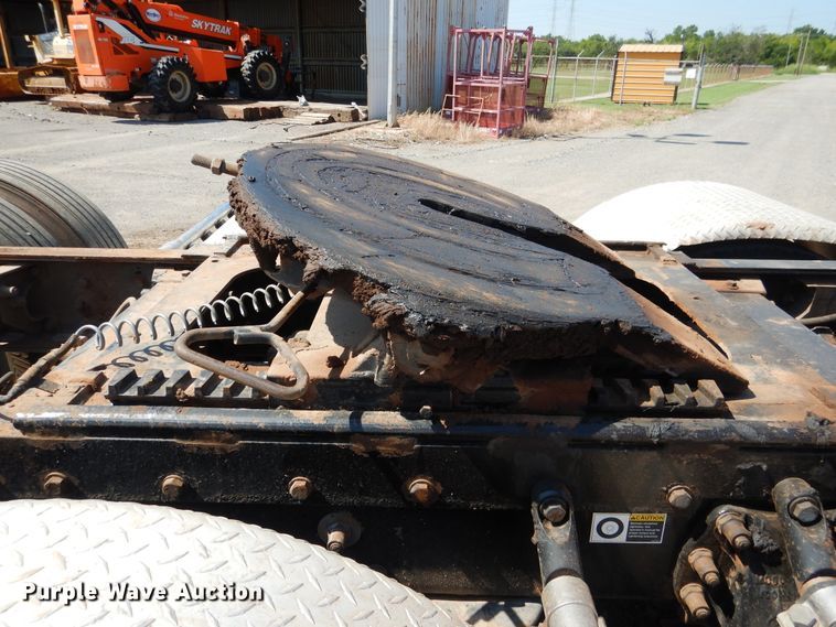 image for item DE4016 2008 Peterbilt 389 semi truck