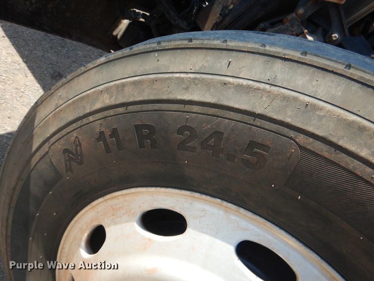 image for item DE4016 2008 Peterbilt 389 semi truck