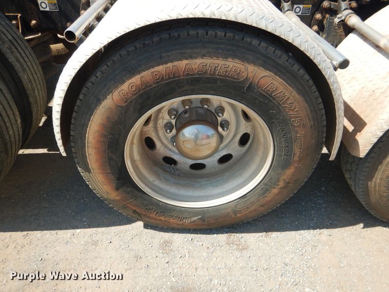 image for item DE4016 2008 Peterbilt 389 semi truck