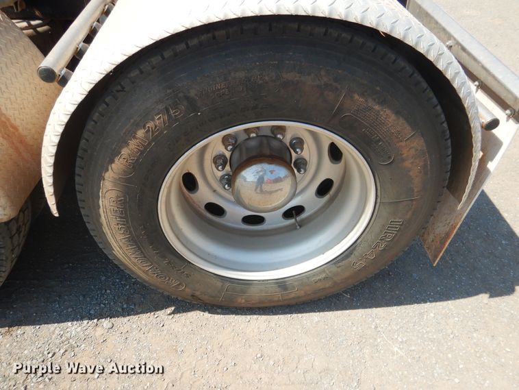 image for item DE4016 2008 Peterbilt 389 semi truck