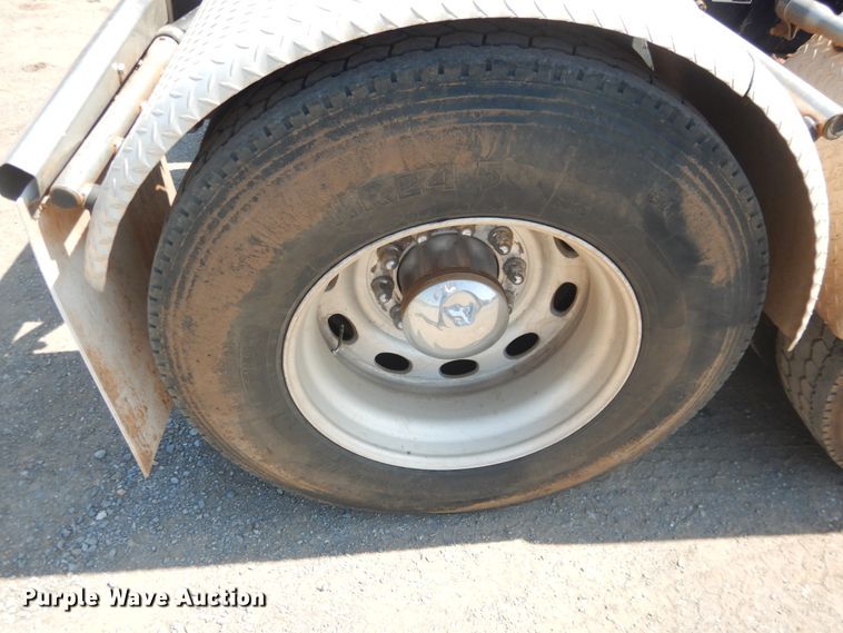 image for item DE4016 2008 Peterbilt 389 semi truck