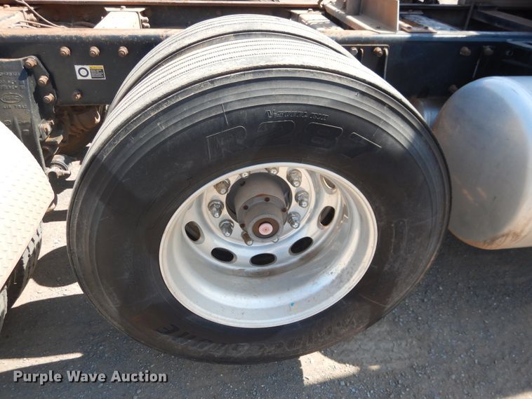 image for item DE4016 2008 Peterbilt 389 semi truck