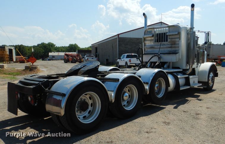 image for item DE4017 2007 Peterbilt 379 semi truck