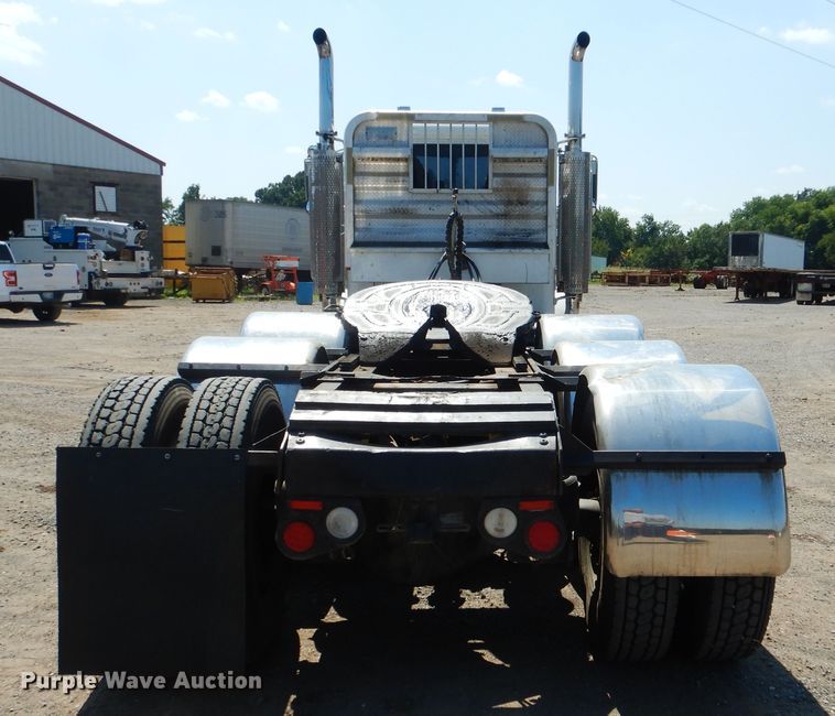 image for item DE4017 2007 Peterbilt 379 semi truck