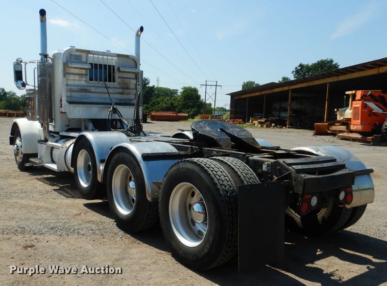 image for item DE4017 2007 Peterbilt 379 semi truck