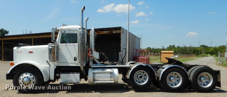 image for item DE4017 2007 Peterbilt 379 semi truck