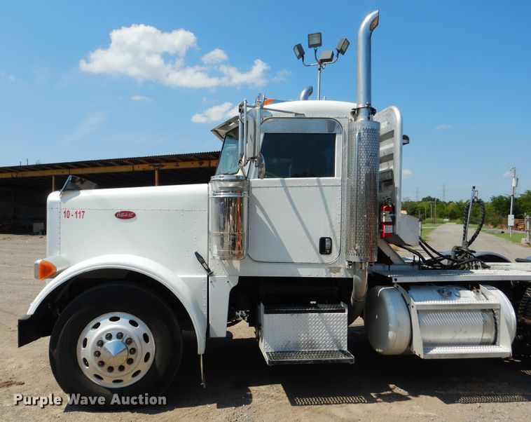 image for item DE4017 2007 Peterbilt 379 semi truck