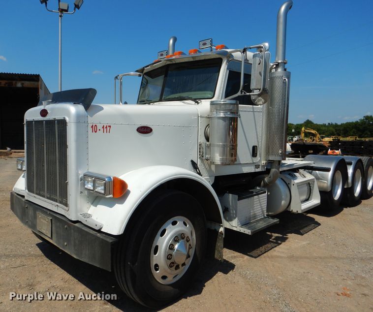 image for item DE4017 2007 Peterbilt 379 semi truck