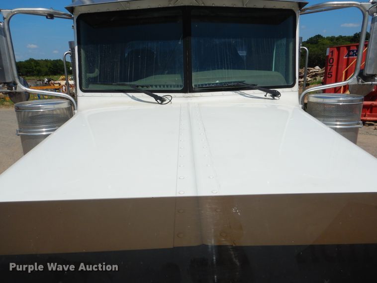 image for item DE4017 2007 Peterbilt 379 semi truck