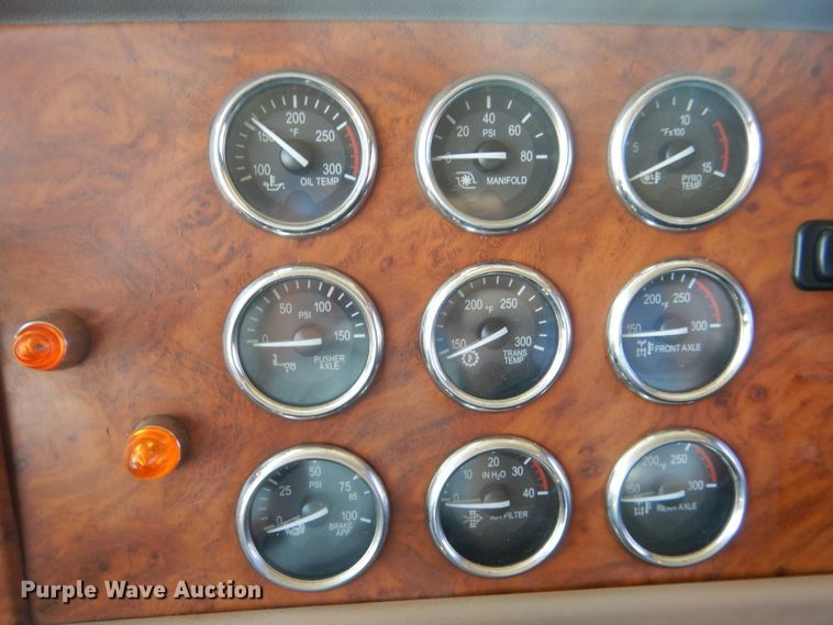 image for item DE4017 2007 Peterbilt 379 semi truck