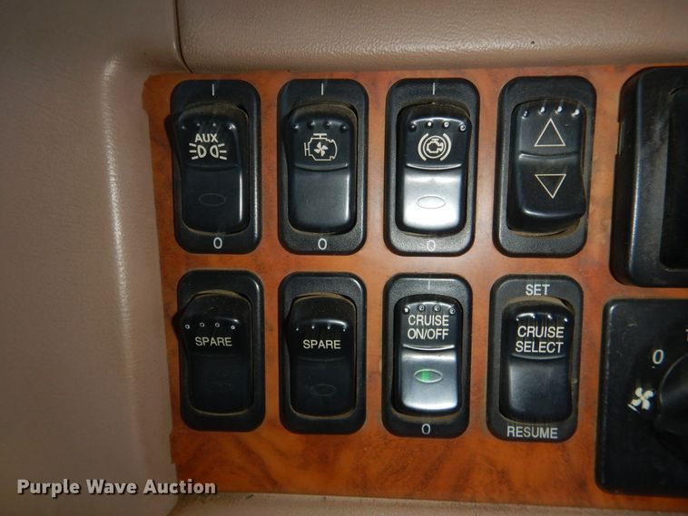 image for item DE4017 2007 Peterbilt 379 semi truck