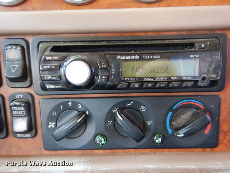 image for item DE4017 2007 Peterbilt 379 semi truck