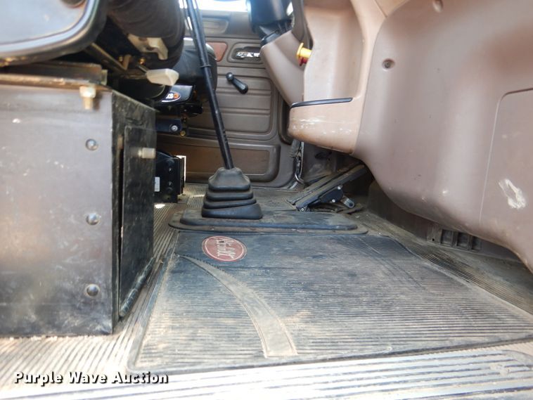 image for item DE4017 2007 Peterbilt 379 semi truck