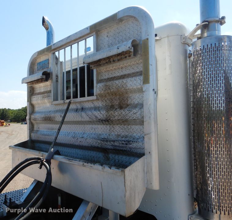 image for item DE4017 2007 Peterbilt 379 semi truck