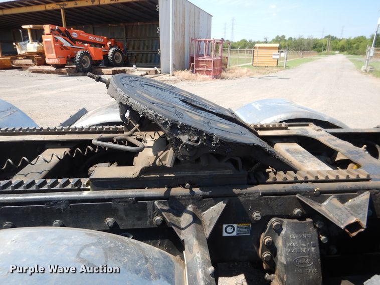 image for item DE4017 2007 Peterbilt 379 semi truck