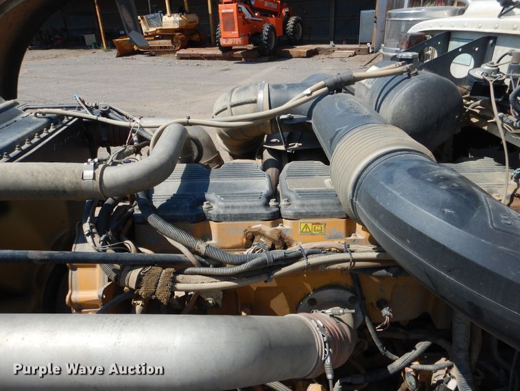 image for item DE4017 2007 Peterbilt 379 semi truck