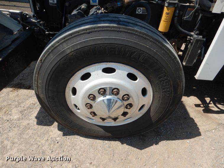 image for item DE4017 2007 Peterbilt 379 semi truck