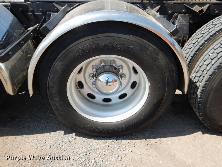 image for item DE4017 2007 Peterbilt 379 semi truck