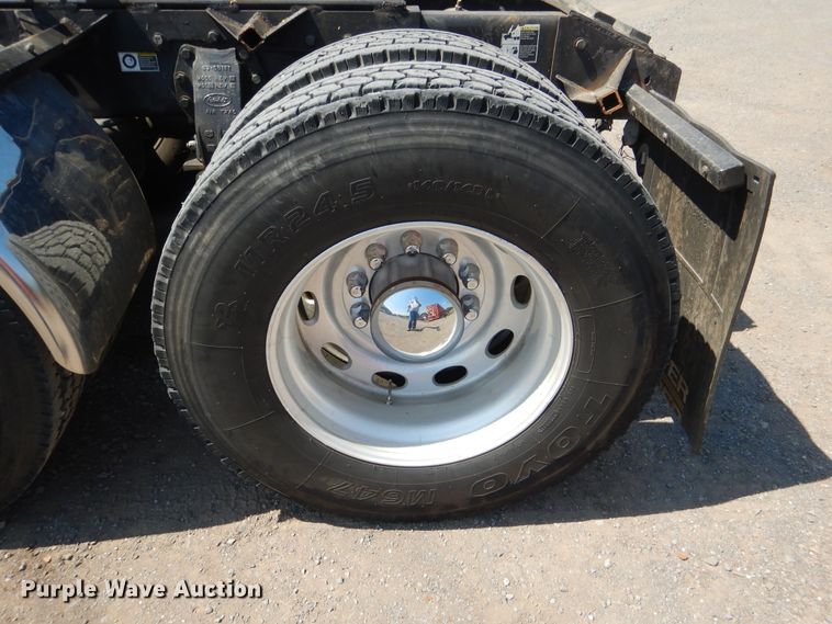 image for item DE4017 2007 Peterbilt 379 semi truck