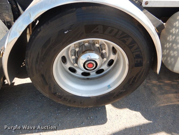 image for item DE4017 2007 Peterbilt 379 semi truck