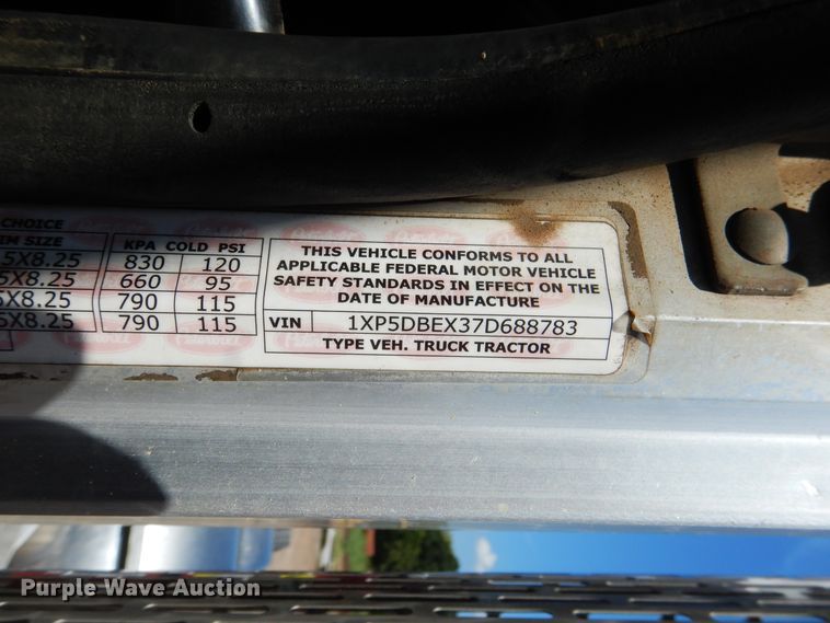 image for item DE4017 2007 Peterbilt 379 semi truck