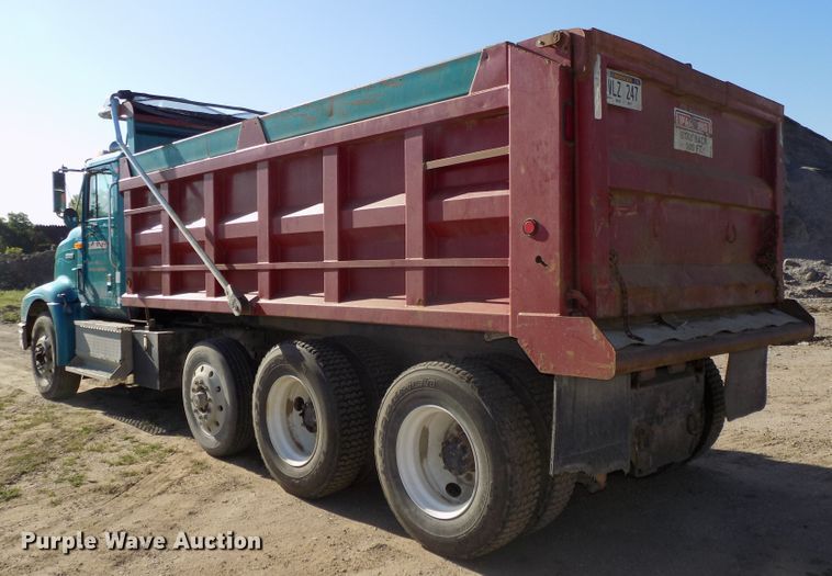 image for item DE7773 1999 International 9400 dump truck