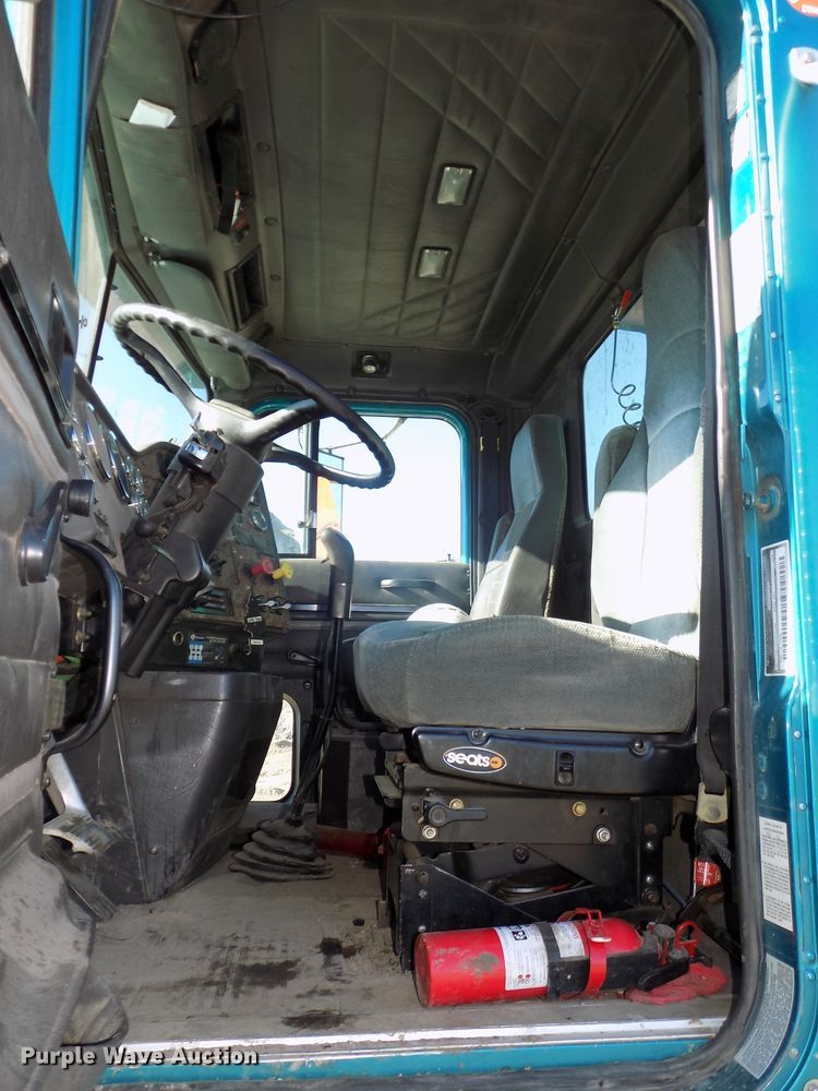 image for item DE7773 1999 International 9400 dump truck