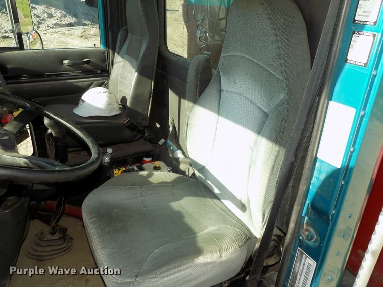 image for item DE7773 1999 International 9400 dump truck