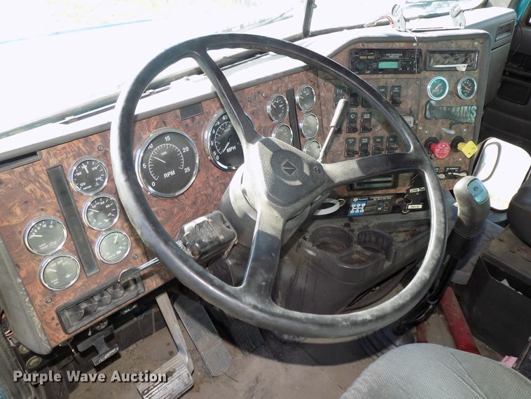 image for item DE7773 1999 International 9400 dump truck