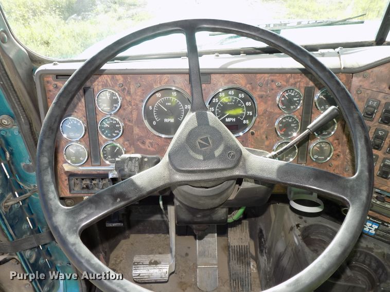 image for item DE7773 1999 International 9400 dump truck